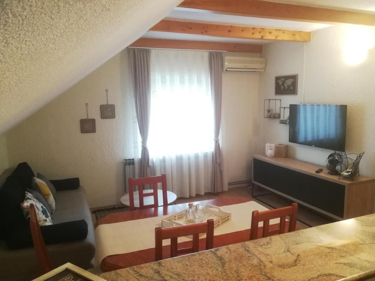 Apartmant & Room Bruna Drežnik Grad Exteriör bild