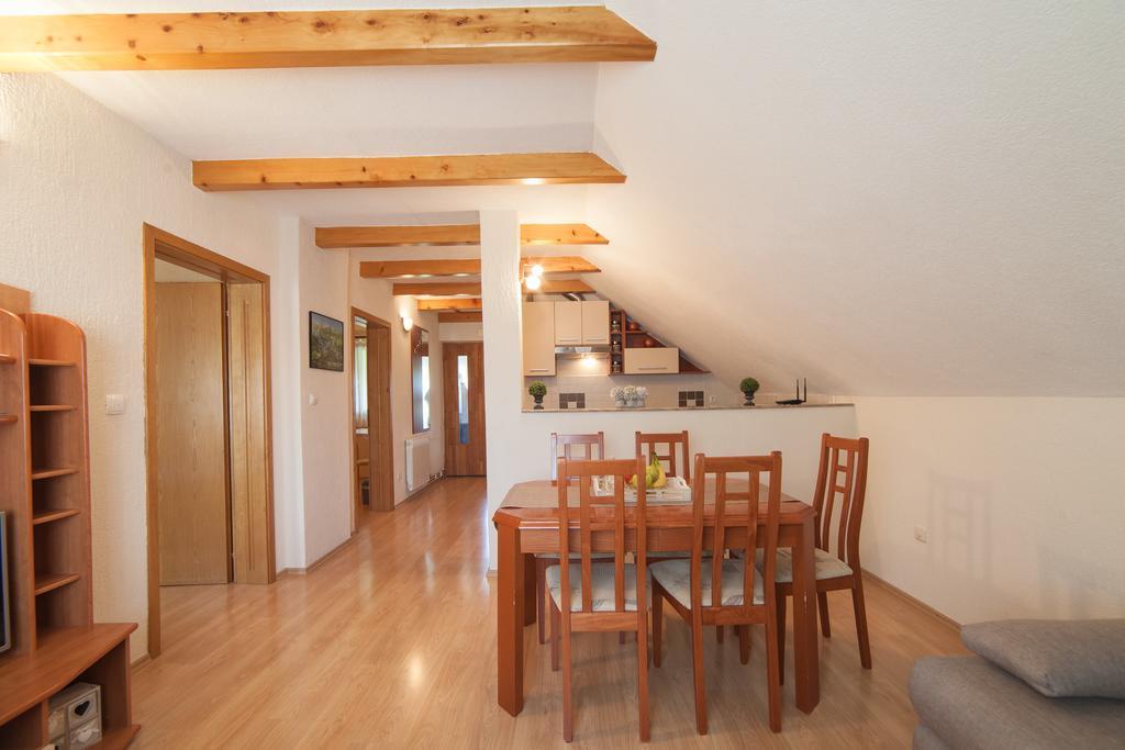 Apartmant & Room Bruna Drežnik Grad Exteriör bild