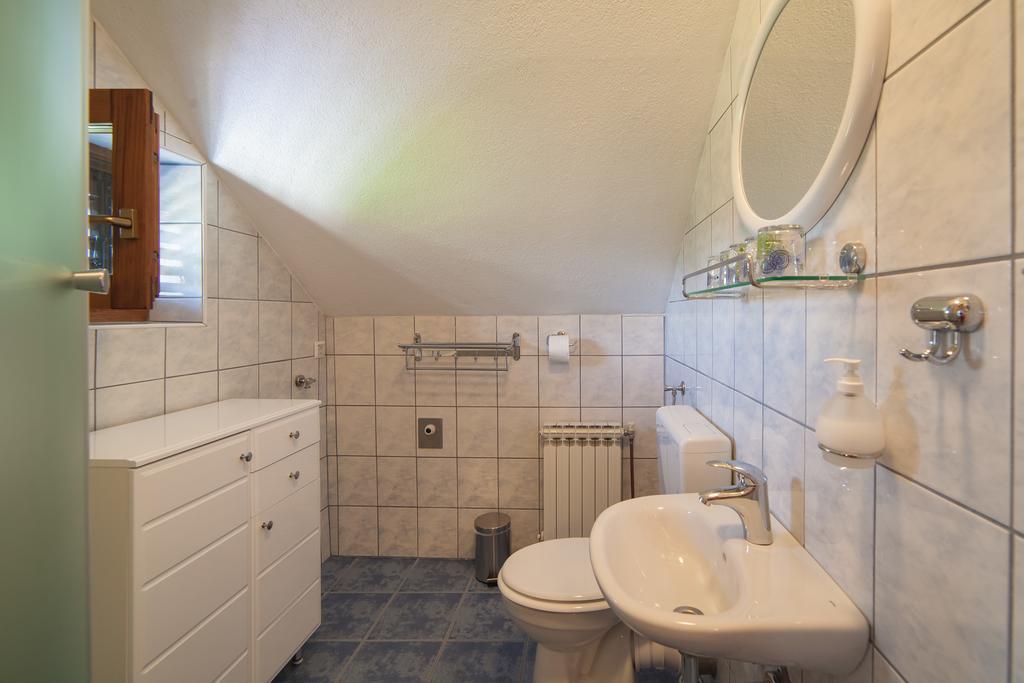 Apartmant & Room Bruna Drežnik Grad Exteriör bild